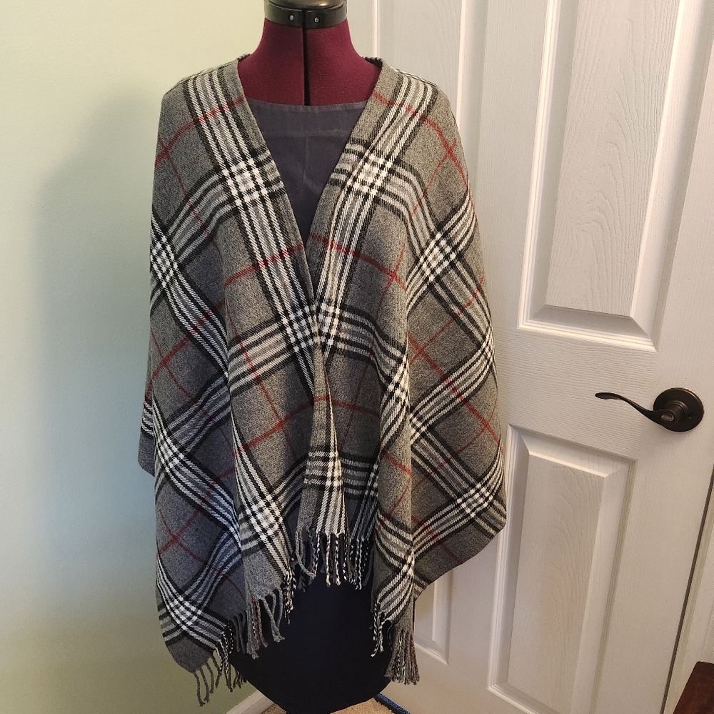 V.FRAAS One Size Soft Lightweight Fringed Ruana Shape Wrap/Scarf
